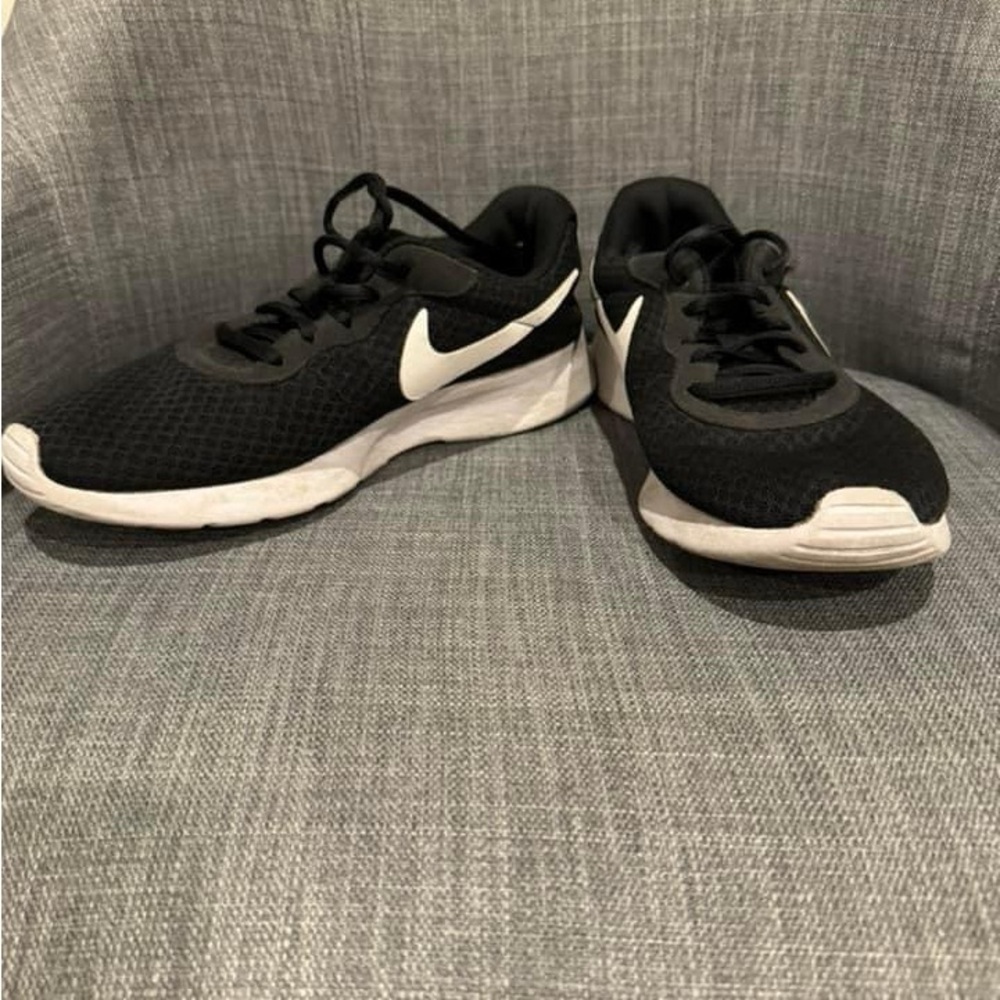 Nike tennis shoes